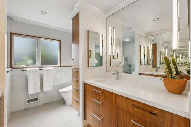 995 Woodland Drive, Hillsborough, CA 94010