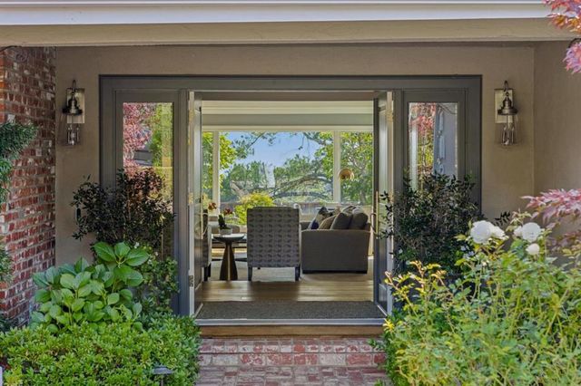 995 Woodland Drive, Hillsborough, CA 94010