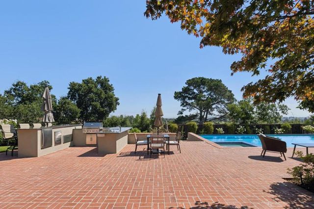 995 Woodland Drive, Hillsborough, CA 94010