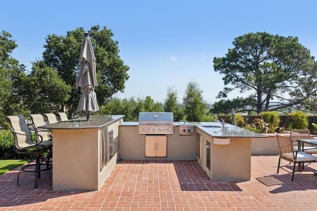 995 Woodland Drive, Hillsborough, CA 94010