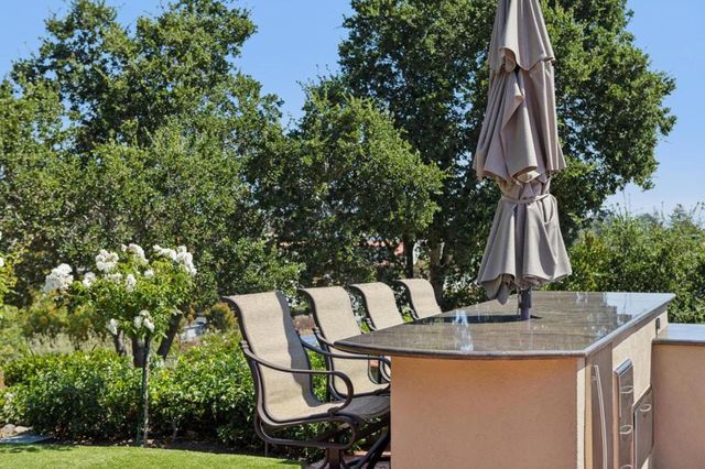 995 Woodland Drive, Hillsborough, CA 94010