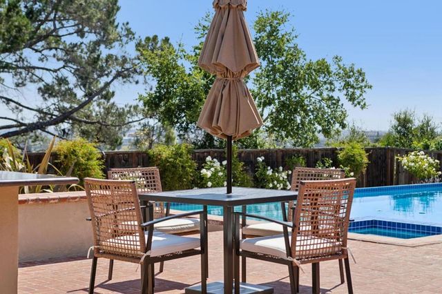 995 Woodland Drive, Hillsborough, CA 94010