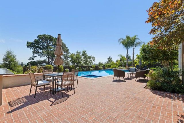 995 Woodland Drive, Hillsborough, CA 94010