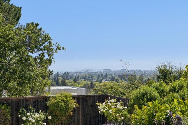 995 Woodland Drive, Hillsborough, CA 94010