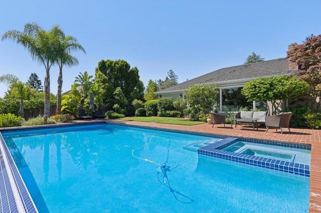 995 Woodland Drive, Hillsborough, CA 94010