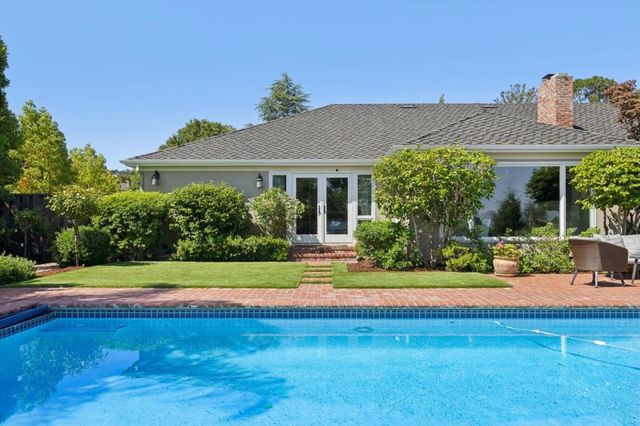 995 Woodland Drive, Hillsborough, CA 94010