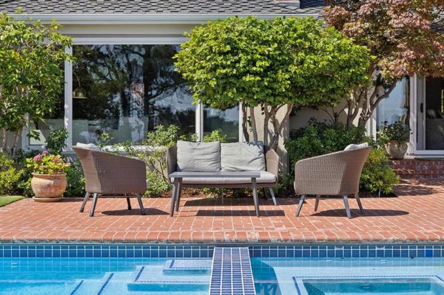 995 Woodland Drive, Hillsborough, CA 94010