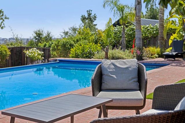 995 Woodland Drive, Hillsborough, CA 94010