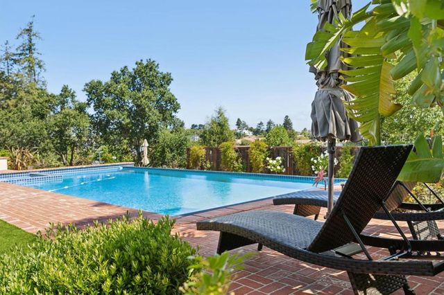995 Woodland Drive, Hillsborough, CA 94010