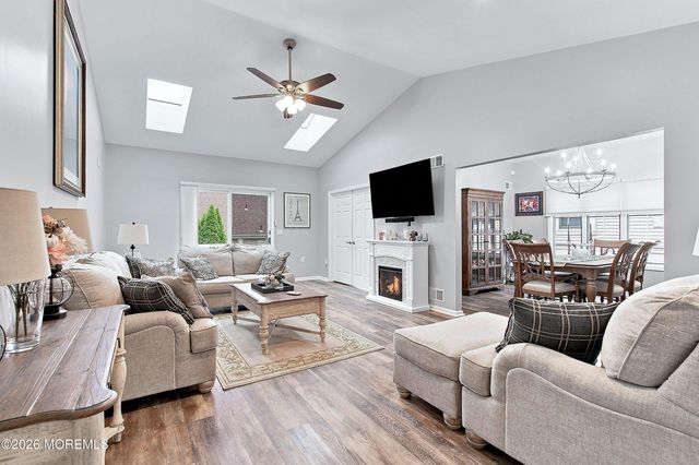28 Sherwood Drive, Monroe Twp, NJ 08831