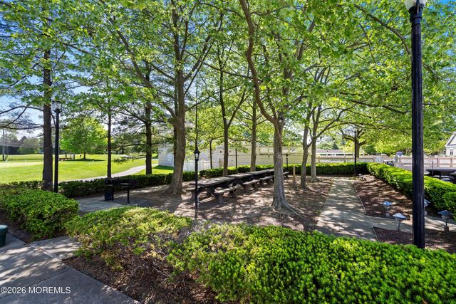 28 Sherwood Drive, Monroe Twp, NJ 08831