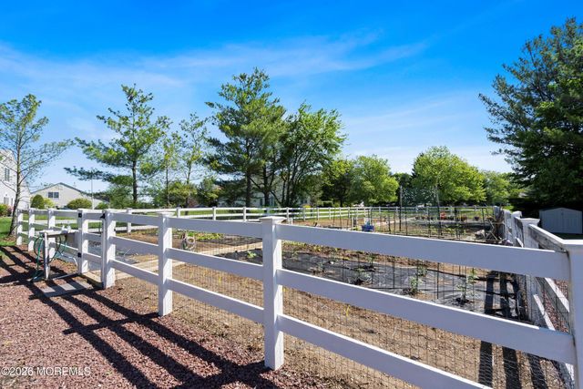 28 Sherwood Drive, Monroe Twp, NJ 08831