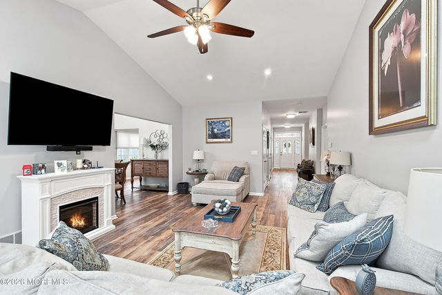 28 Sherwood Drive, Monroe Twp, NJ 08831