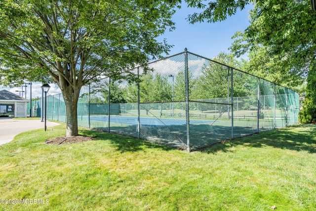 28 Sherwood Drive, Monroe Twp, NJ 08831