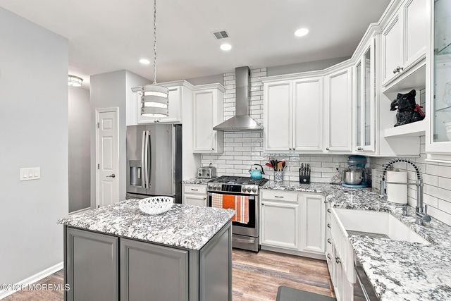 28 Sherwood Drive, Monroe Twp, NJ 08831