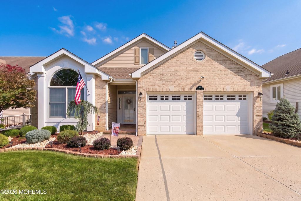 28 Sherwood Drive, Monroe Twp, NJ 08831
