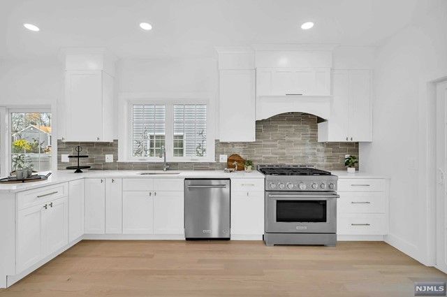 16 Fernwood Avenue, Roseland, NJ 07068