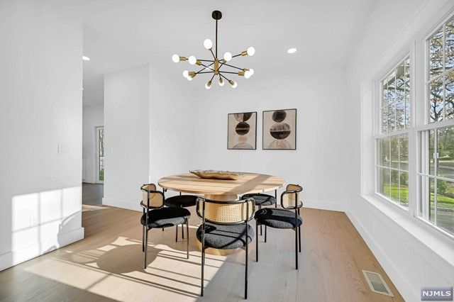 16 Fernwood Avenue, Roseland, NJ 07068
