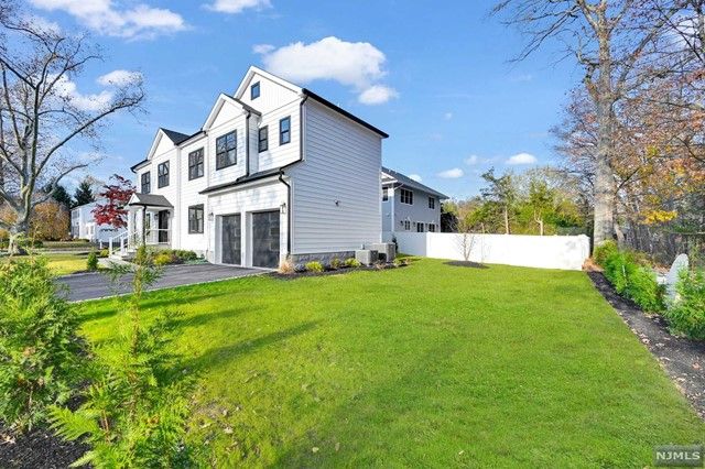 16 Fernwood Avenue, Roseland, NJ 07068