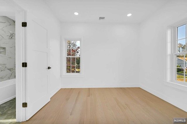 16 Fernwood Avenue, Roseland, NJ 07068