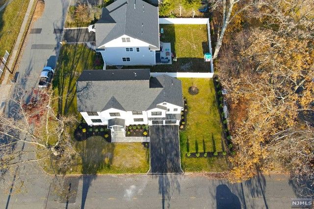 16 Fernwood Avenue, Roseland, NJ 07068
