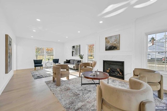 16 Fernwood Avenue, Roseland, NJ 07068