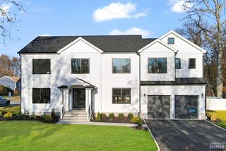 16 Fernwood Avenue, Roseland, NJ 07068
