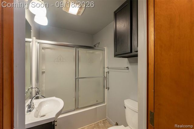7555 Ore Lake Road, Brighton, MI 48116