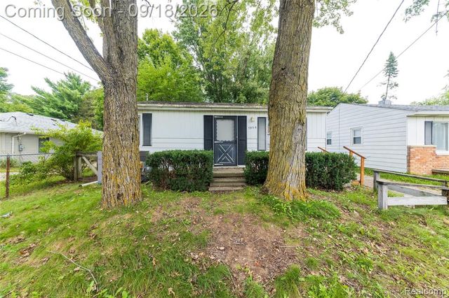 7555 Ore Lake Road, Brighton, MI 48116