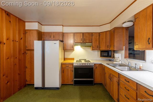 7555 Ore Lake Road, Brighton, MI 48116