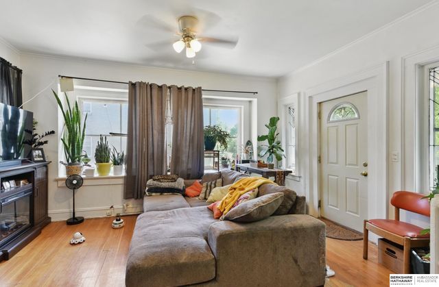 401 S 38th Avenue, Omaha, NE 68131