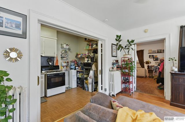 401 S 38th Avenue, Omaha, NE 68131