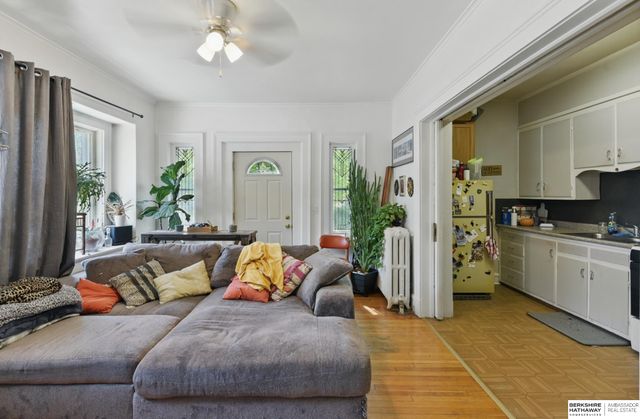 401 S 38th Avenue, Omaha, NE 68131