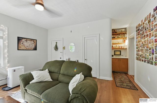 401 S 38th Avenue, Omaha, NE 68131