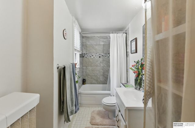 401 S 38th Avenue, Omaha, NE 68131