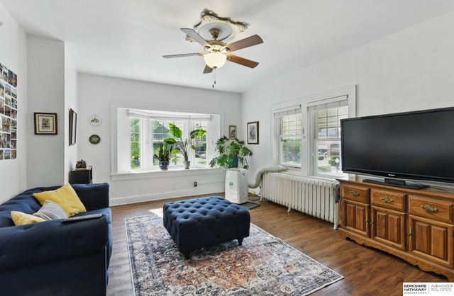 401 S 38th Avenue, Omaha, NE 68131