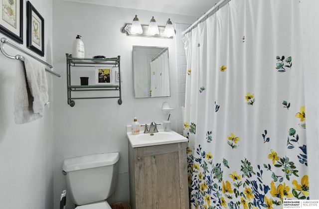 401 S 38th Avenue, Omaha, NE 68131