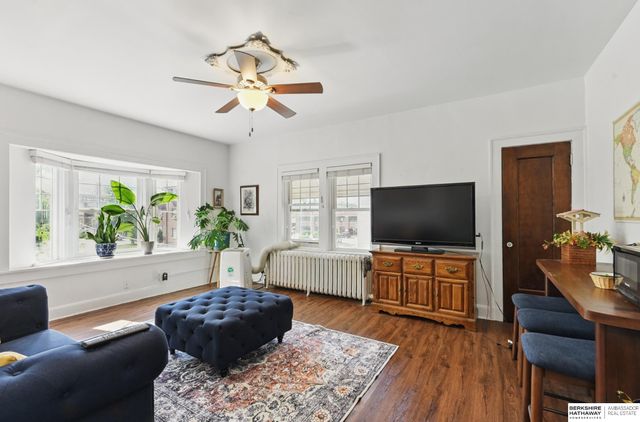 401 S 38th Avenue, Omaha, NE 68131