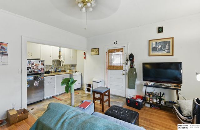 401 S 38th Avenue, Omaha, NE 68131