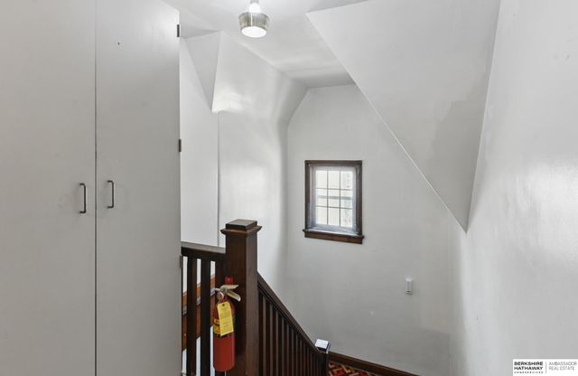 401 S 38th Avenue, Omaha, NE 68131