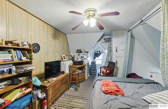 401 S 38th Avenue, Omaha, NE 68131