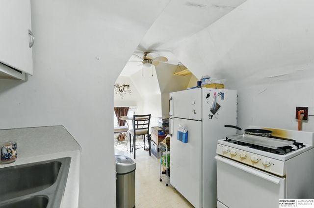 401 S 38th Avenue, Omaha, NE 68131