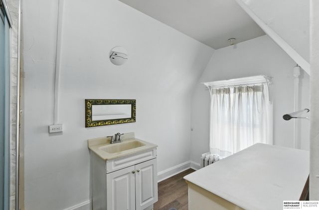 401 S 38th Avenue, Omaha, NE 68131