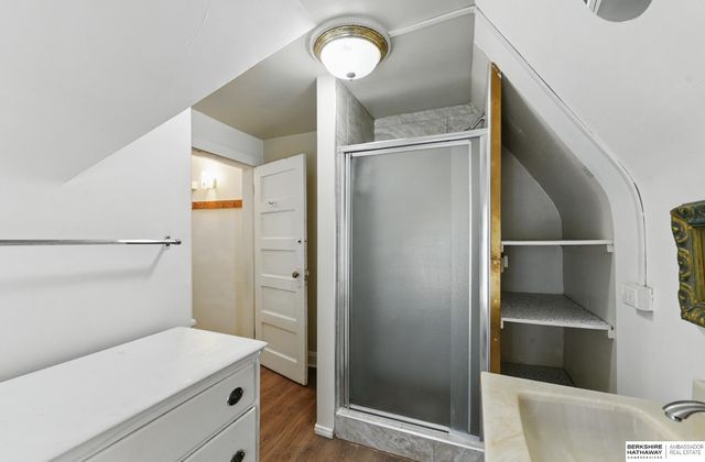 401 S 38th Avenue, Omaha, NE 68131