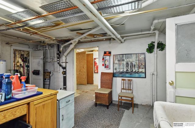 401 S 38th Avenue, Omaha, NE 68131