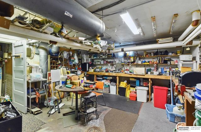 401 S 38th Avenue, Omaha, NE 68131