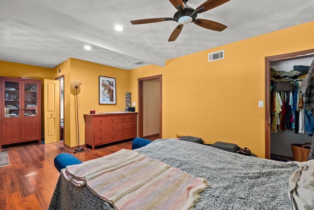 Image 14 of property listing at 1717 HAZELWOOD STREET, Sarasota, FL 34231