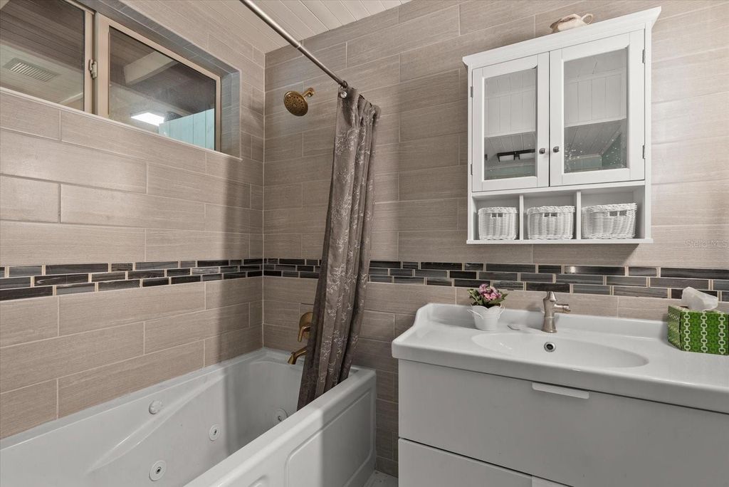 Image 15 of property listing at 1717 HAZELWOOD STREET, Sarasota, FL 34231