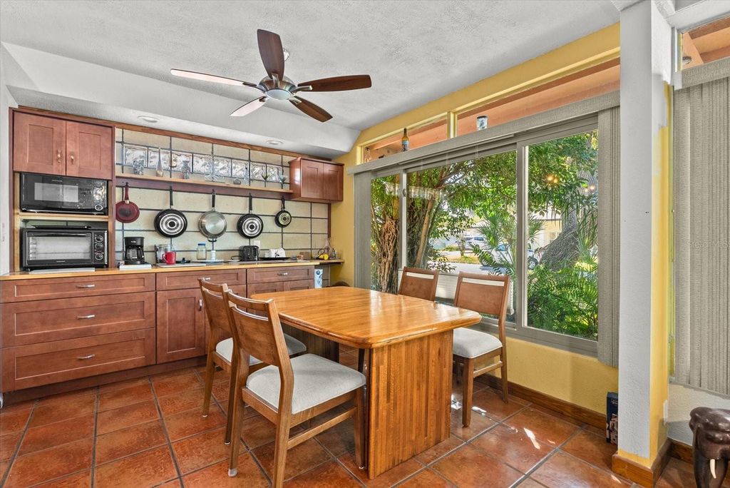 Image 6 of property listing at 1717 HAZELWOOD STREET, Sarasota, FL 34231