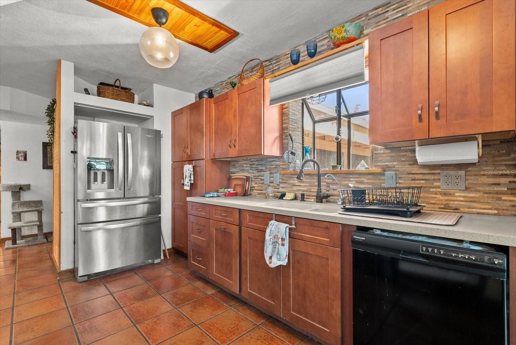 Image 7 of property listing at 1717 HAZELWOOD STREET, Sarasota, FL 34231